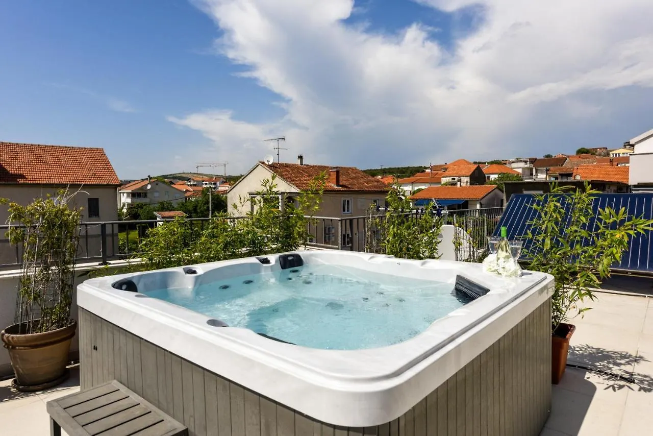Villa Azzuro With Jacuzzi And Pool 圣菲利普雅科夫