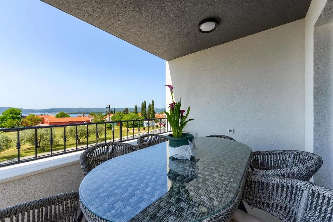 Villa Azzuro With Jacuzzi And Pool 圣菲利普雅科夫