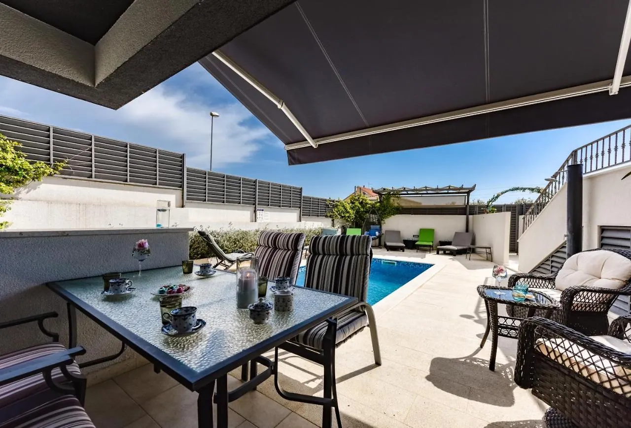 Villa Azzuro With Jacuzzi And Pool Sveti Filip i Jakov
