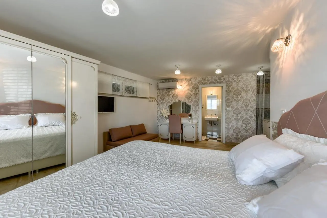 Villa Azzuro With Jacuzzi And Pool Sveti Filip i Jakov