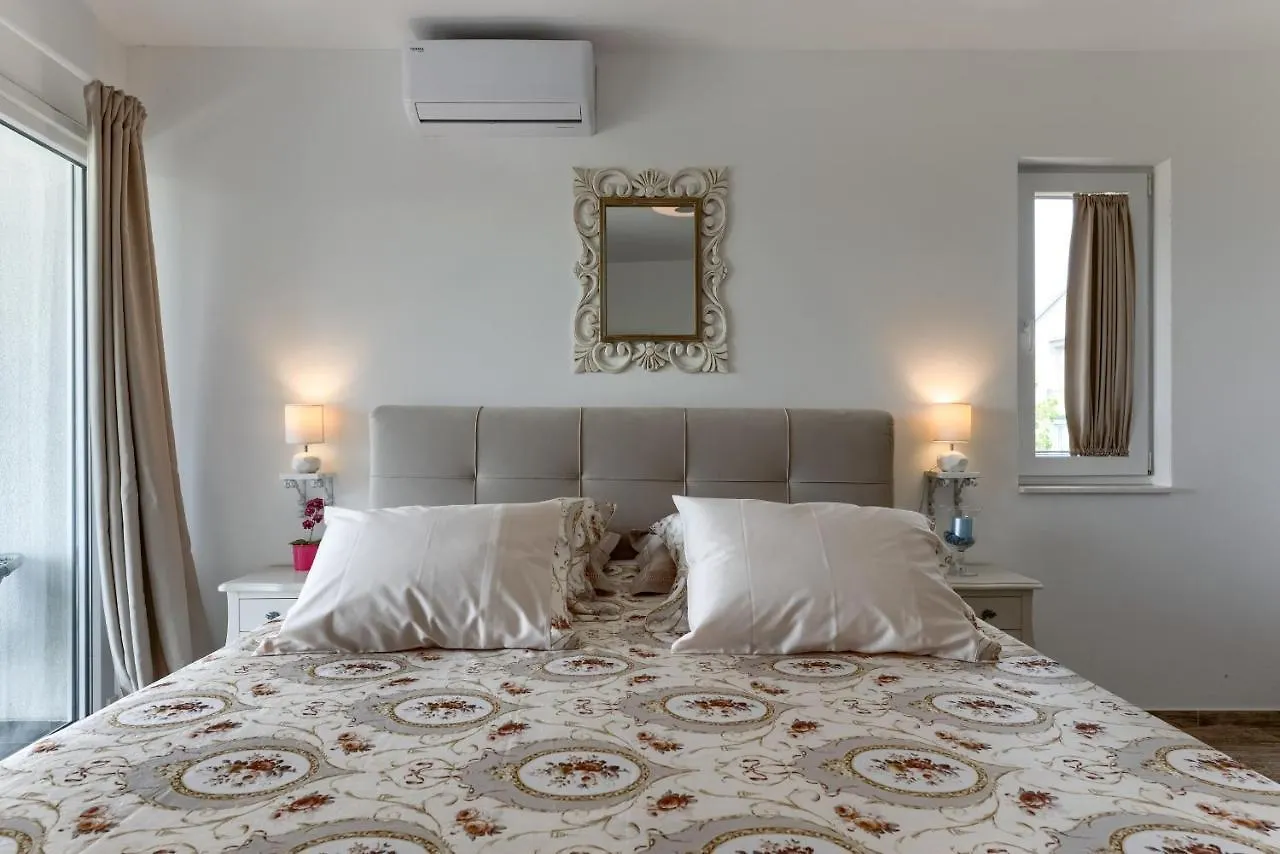 Villa Azzuro With Jacuzzi And Pool Sveti Filip i Jakov Chorvatsko
