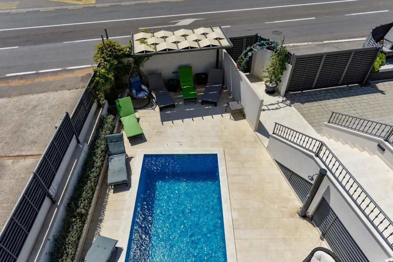 Villa Azzuro With Jacuzzi And Pool Sveti Filip i Jakov